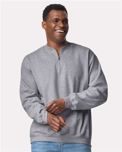 Gildan - Unisex Softstyle® Midweight 1/4 Zip Sweatshirt